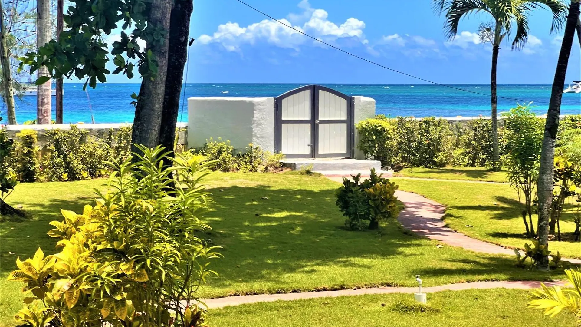 Marina Soleada On The Beachfront Las Terrenas Daire
